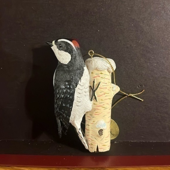 The Danbury mint Christmas ornament  - Downy woodpecker - Picture 1 of 5